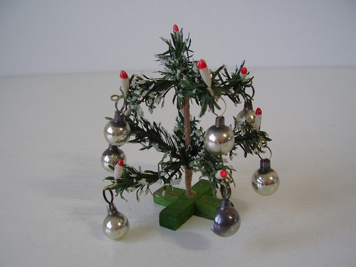 Antiker kleiner puppenstuben - kleiner,